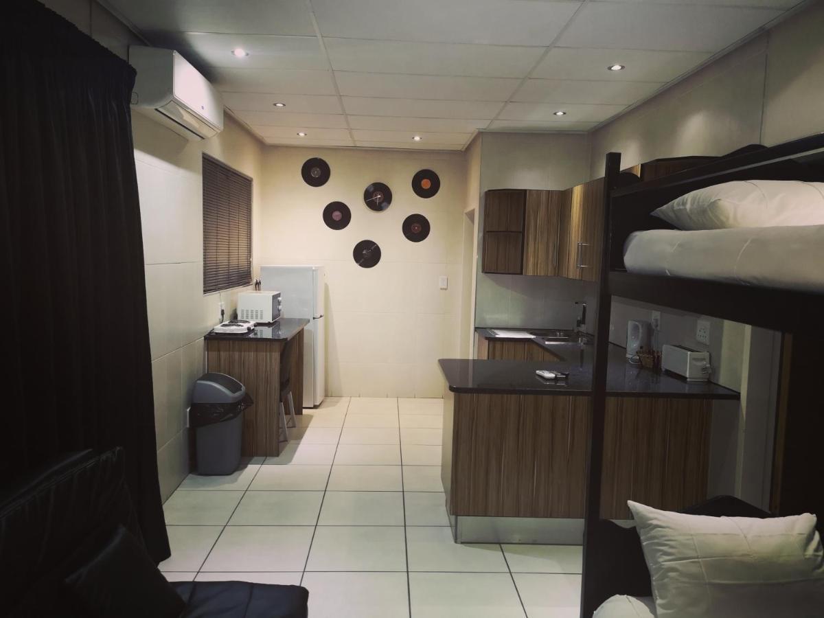 Aaa Rose Garden Guesthouse Mookgophong Zewnętrze zdjęcie